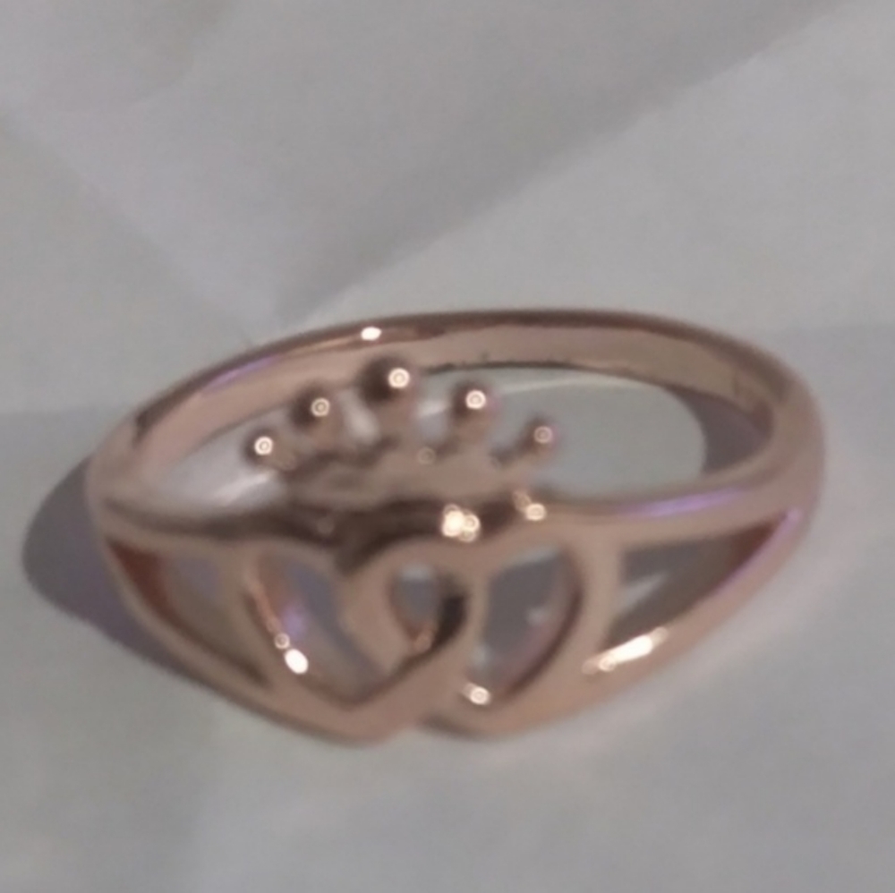 Pandora Ring IF BUY 6 OR MORE ITEMS GET A DISCOUNTS